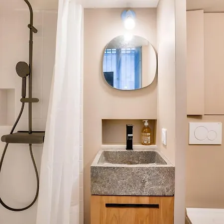 Renovated In The Heart Of The Marais *